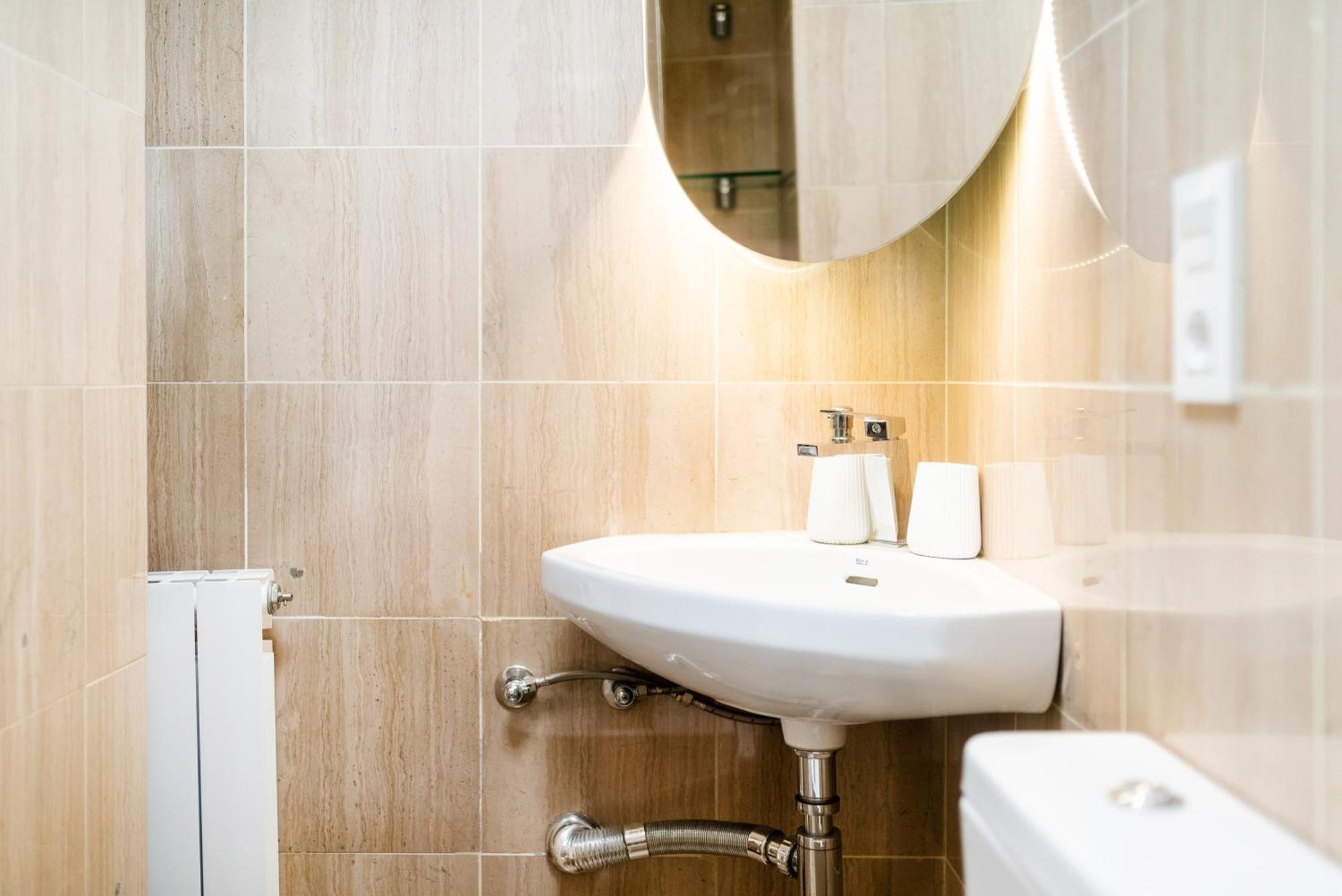 Moderno Apartamento En Granada Centro المظهر الخارجي الصورة